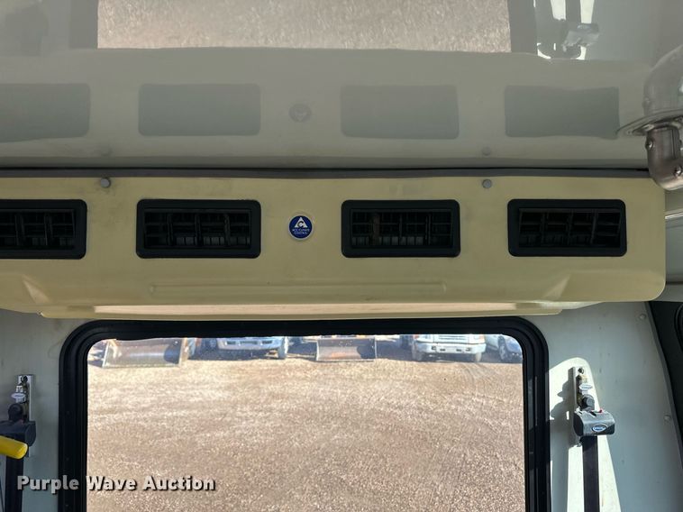 image for item ER8092 2009 Ford E450 shuttle bus