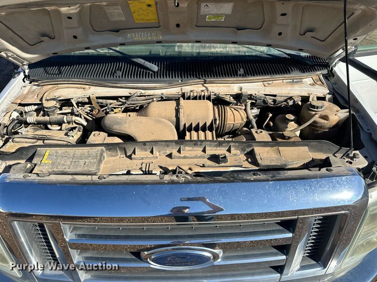 image for item ER8092 2009 Ford E450 shuttle bus