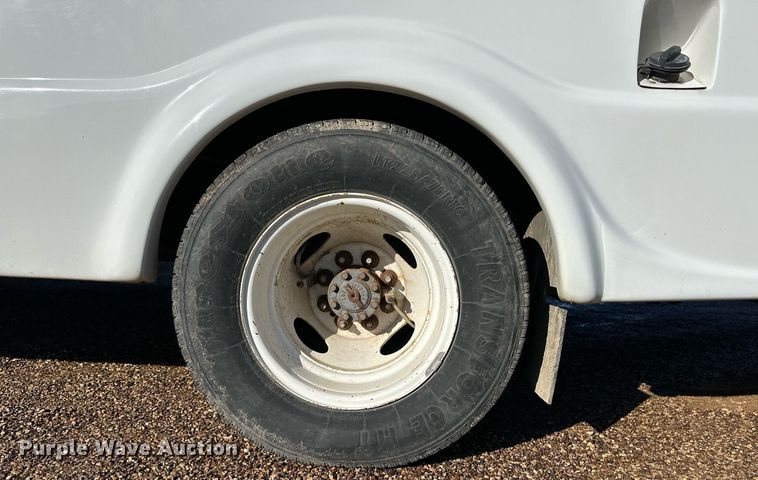 image for item ER8092 2009 Ford E450 shuttle bus