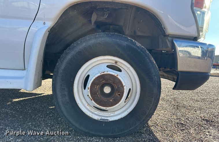 image for item ER8092 2009 Ford E450 shuttle bus