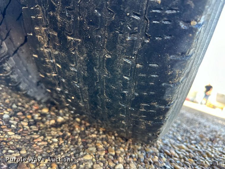 image for item ER8092 2009 Ford E450 shuttle bus