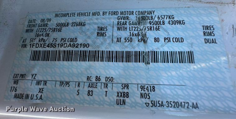 image for item ER8092 2009 Ford E450 shuttle bus