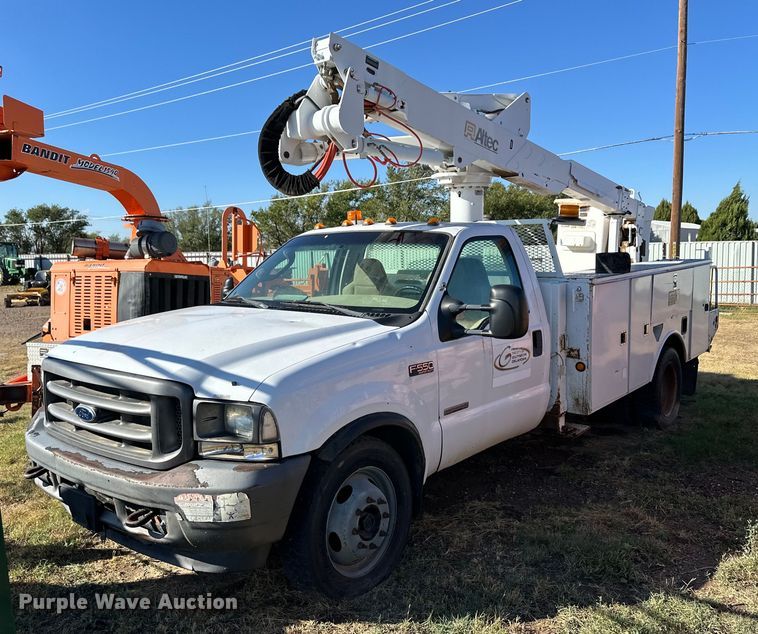 image for item ER8093 2004 Ford F550 Super Duty bucket truck