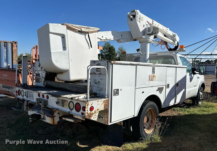 image for item ER8093 2004 Ford F550 Super Duty bucket truck