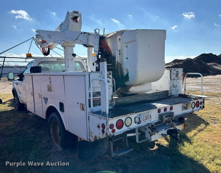 image for item ER8093 2004 Ford F550 Super Duty bucket truck