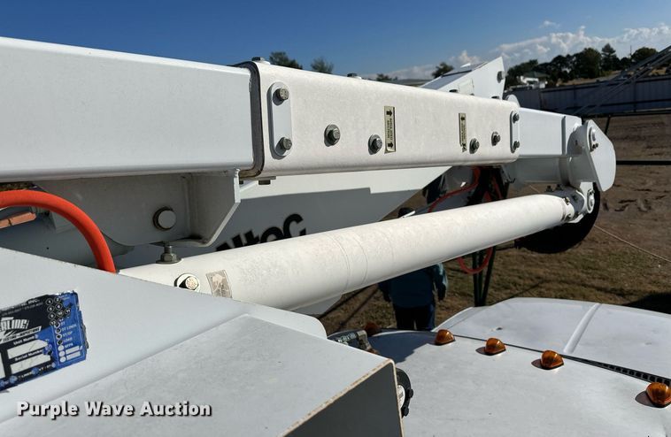 image for item ER8093 2004 Ford F550 Super Duty bucket truck