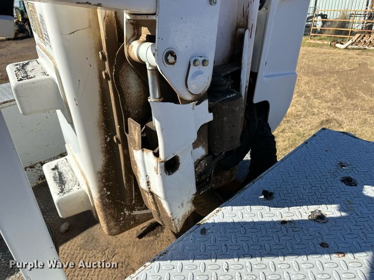 image for item ER8093 2004 Ford F550 Super Duty bucket truck