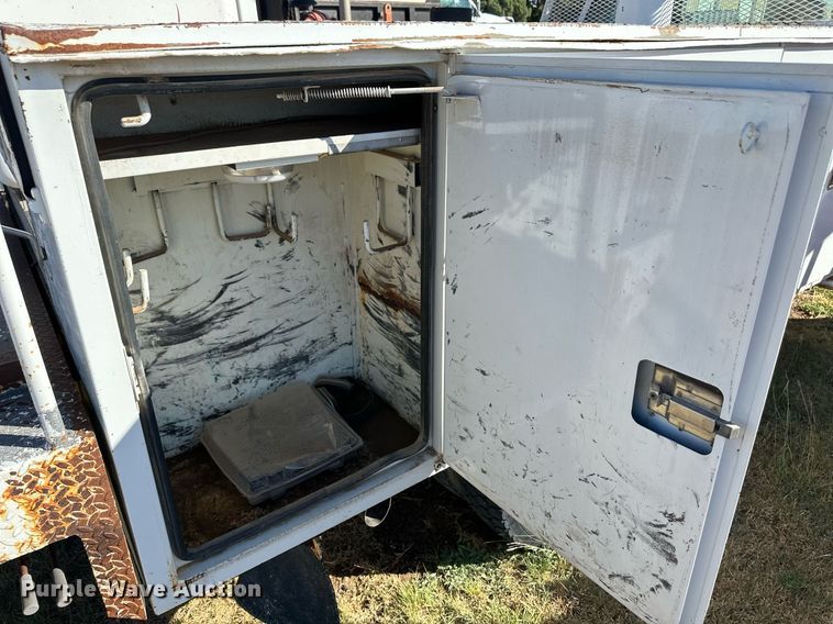 image for item ER8093 2004 Ford F550 Super Duty bucket truck