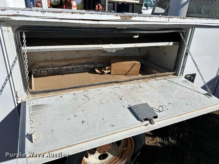 image for item ER8093 2004 Ford F550 Super Duty bucket truck