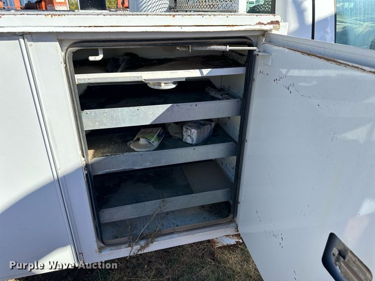 image for item ER8093 2004 Ford F550 Super Duty bucket truck