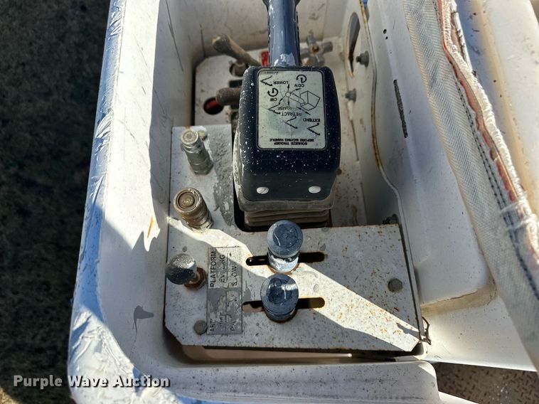 image for item ER8093 2004 Ford F550 Super Duty bucket truck