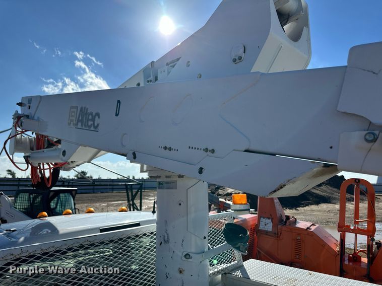 image for item ER8093 2004 Ford F550 Super Duty bucket truck