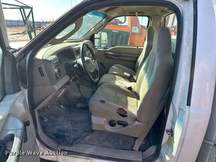 image for item ER8093 2004 Ford F550 Super Duty bucket truck