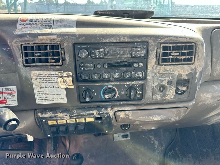 image for item ER8093 2004 Ford F550 Super Duty bucket truck