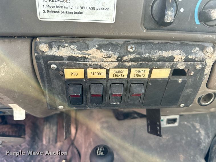 image for item ER8093 2004 Ford F550 Super Duty bucket truck