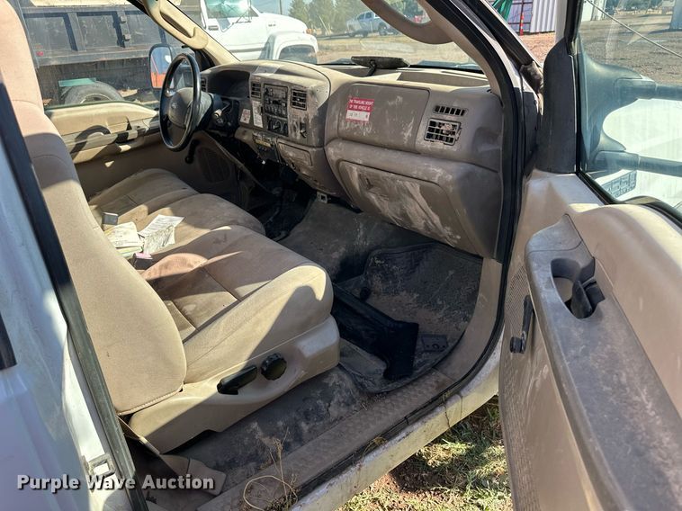 image for item ER8093 2004 Ford F550 Super Duty bucket truck