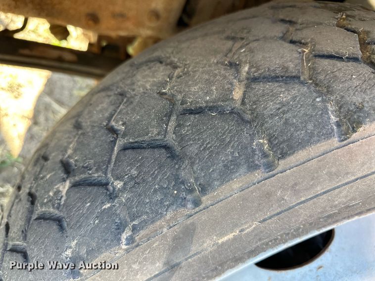 image for item ER8093 2004 Ford F550 Super Duty bucket truck