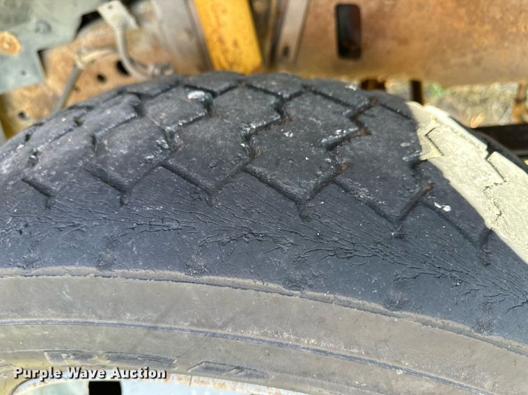 image for item ER8093 2004 Ford F550 Super Duty bucket truck