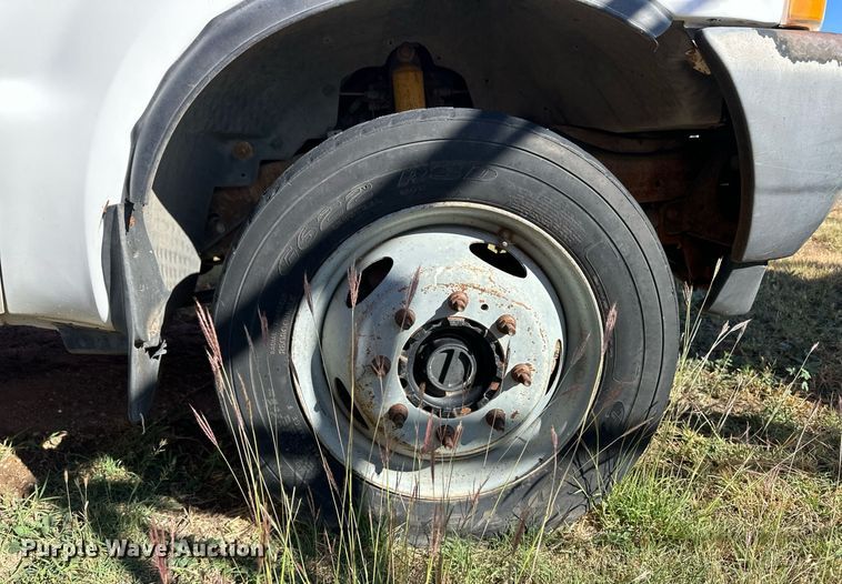 image for item ER8093 2004 Ford F550 Super Duty bucket truck