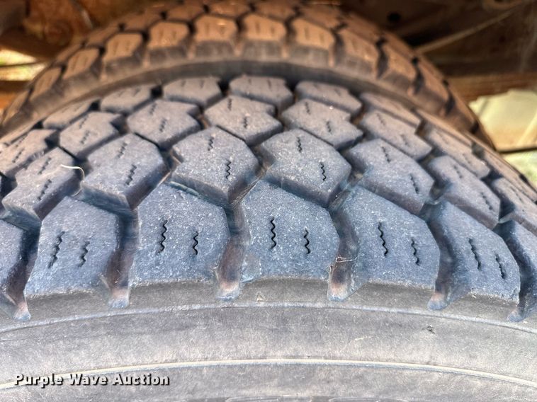 image for item ER8093 2004 Ford F550 Super Duty bucket truck