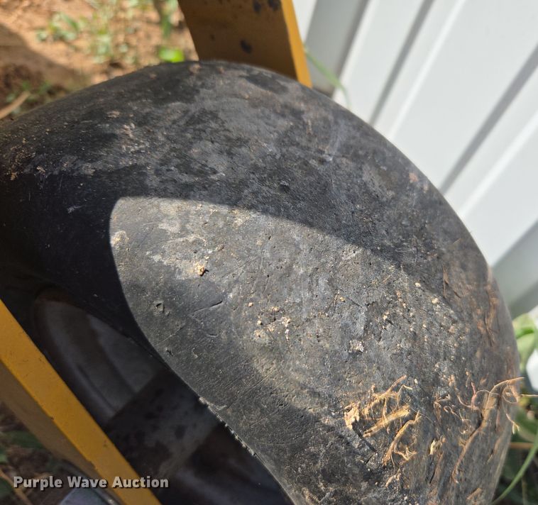 image for item ER8094 2014 Hustler Fastrak SD ZTR lawn mower