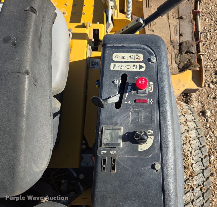 image for item ER8096 2014 Hustler Super Z ZTR lawn mower