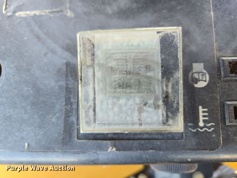 image for item ER8096 2014 Hustler Super Z ZTR lawn mower