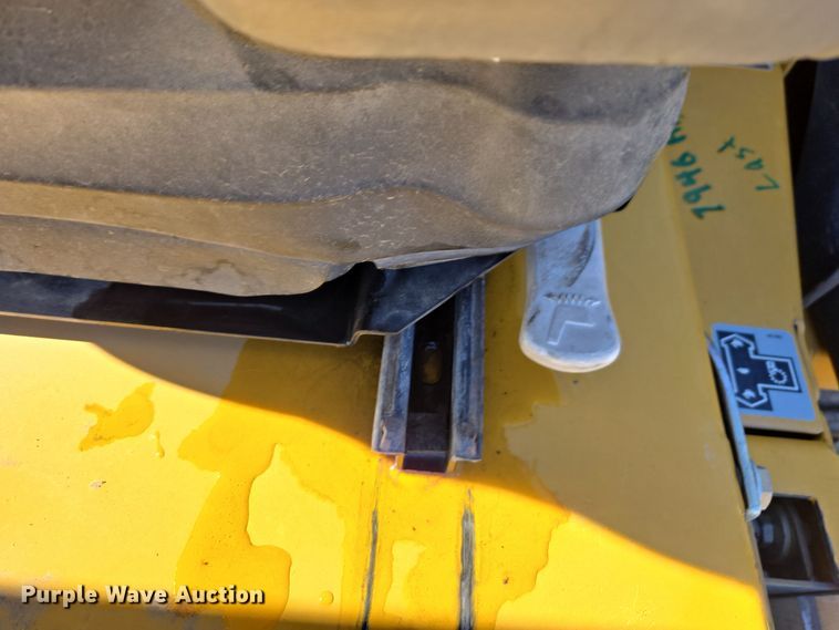 image for item ER8096 2014 Hustler Super Z ZTR lawn mower