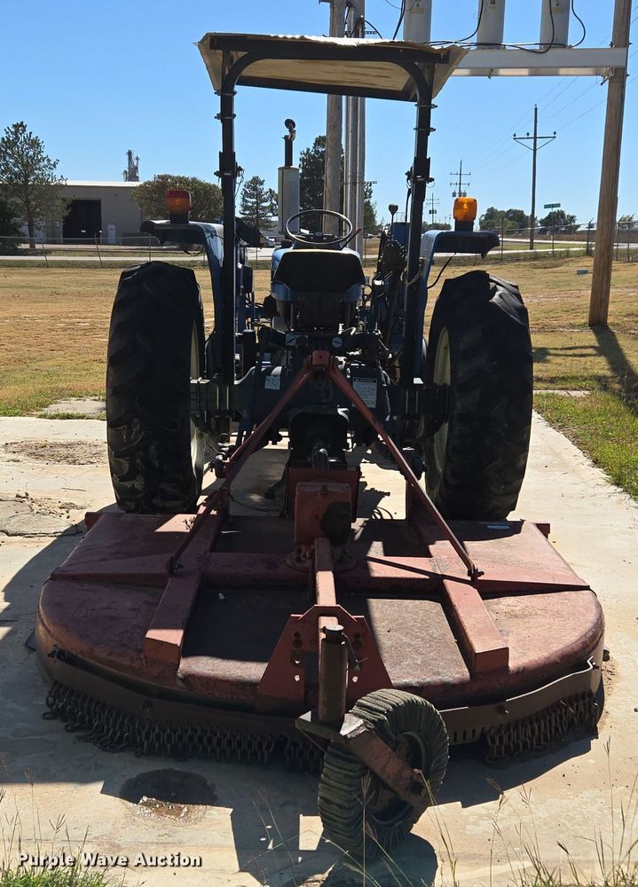 image for item ER8102 1997 New Holland 3930 tractor