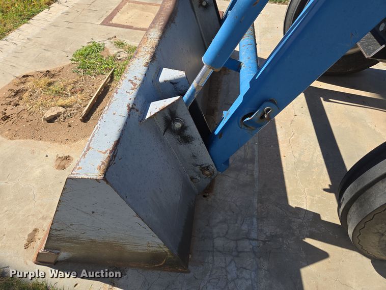 image for item ER8102 1997 New Holland 3930 tractor