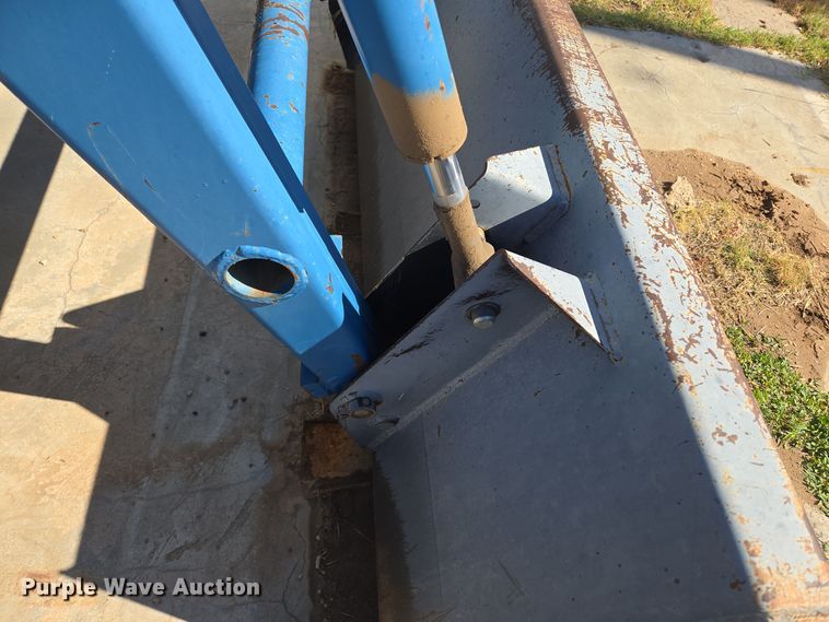 image for item ER8102 1997 New Holland 3930 tractor