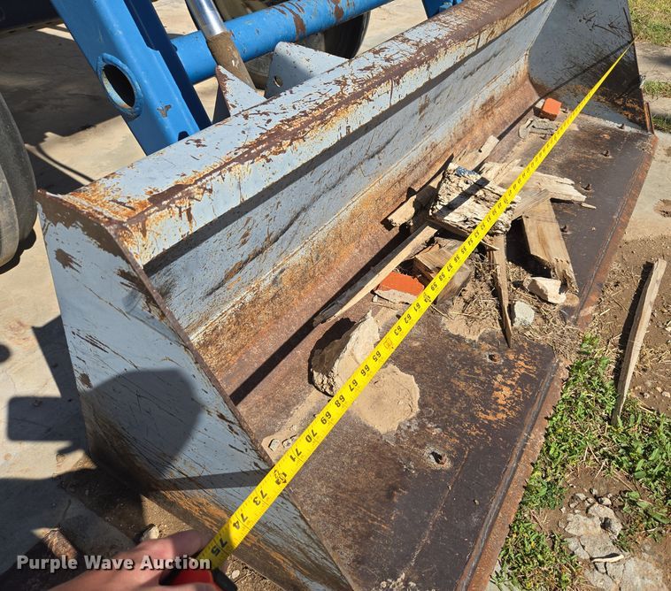 image for item ER8102 1997 New Holland 3930 tractor