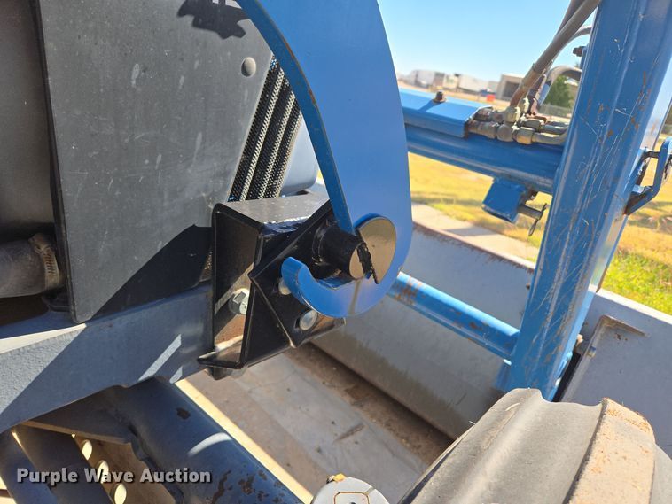 image for item ER8102 1997 New Holland 3930 tractor