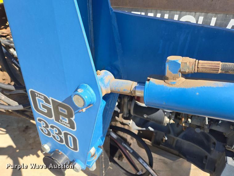 image for item ER8102 1997 New Holland 3930 tractor