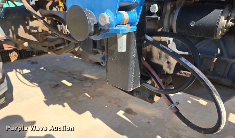 image for item ER8102 1997 New Holland 3930 tractor