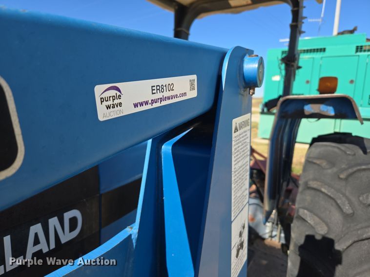 image for item ER8102 1997 New Holland 3930 tractor