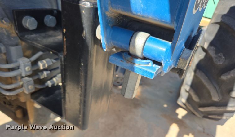 image for item ER8102 1997 New Holland 3930 tractor