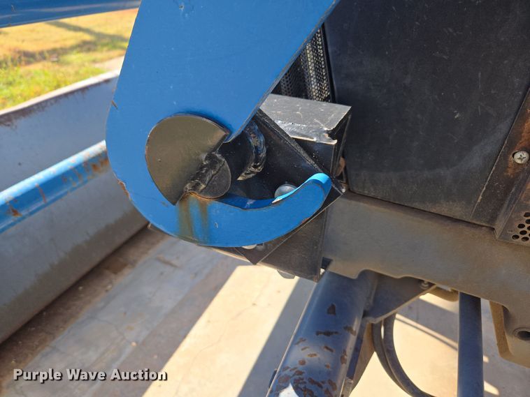 image for item ER8102 1997 New Holland 3930 tractor