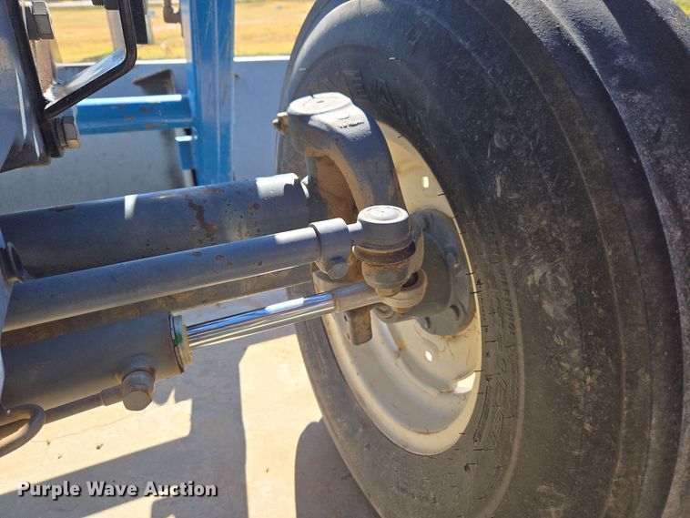 image for item ER8102 1997 New Holland 3930 tractor