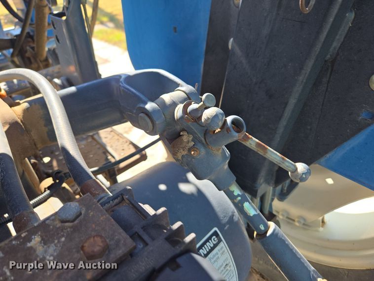 image for item ER8102 1997 New Holland 3930 tractor