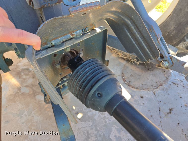 image for item ER8102 1997 New Holland 3930 tractor