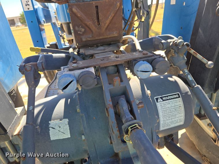 image for item ER8102 1997 New Holland 3930 tractor