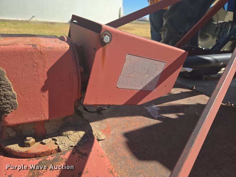 image for item ER8102 1997 New Holland 3930 tractor