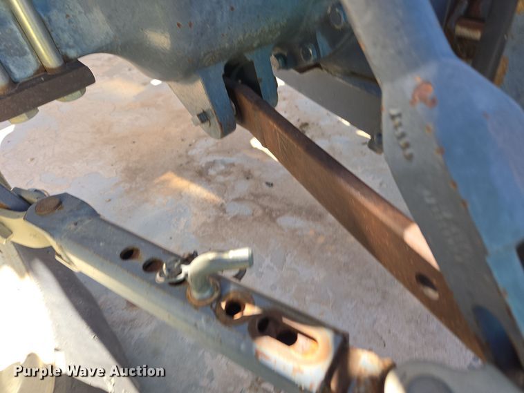 image for item ER8102 1997 New Holland 3930 tractor