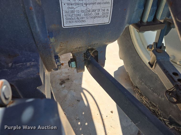 image for item ER8102 1997 New Holland 3930 tractor