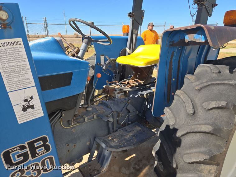 image for item ER8102 1997 New Holland 3930 tractor