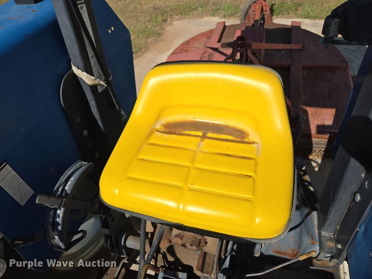 image for item ER8102 1997 New Holland 3930 tractor