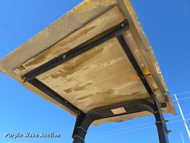 image for item ER8102 1997 New Holland 3930 tractor