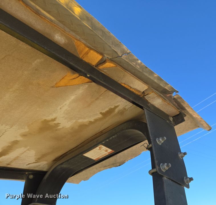 image for item ER8102 1997 New Holland 3930 tractor