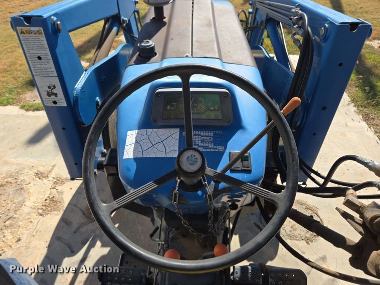 image for item ER8102 1997 New Holland 3930 tractor